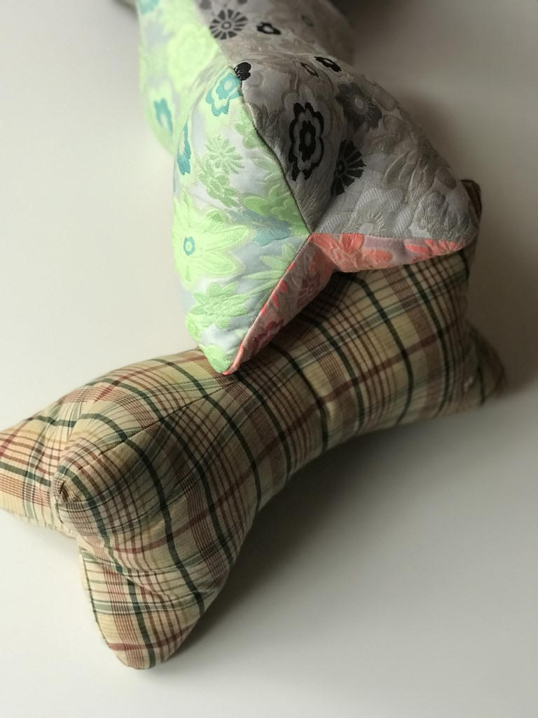 Selbstgenähte Leseknochen oder Kopfstützen