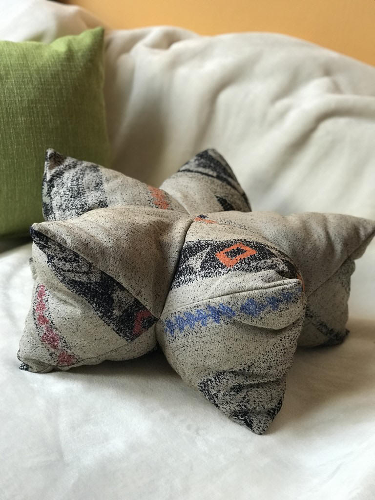 Selbstgenähte Leseknochen oder Kopfstützen