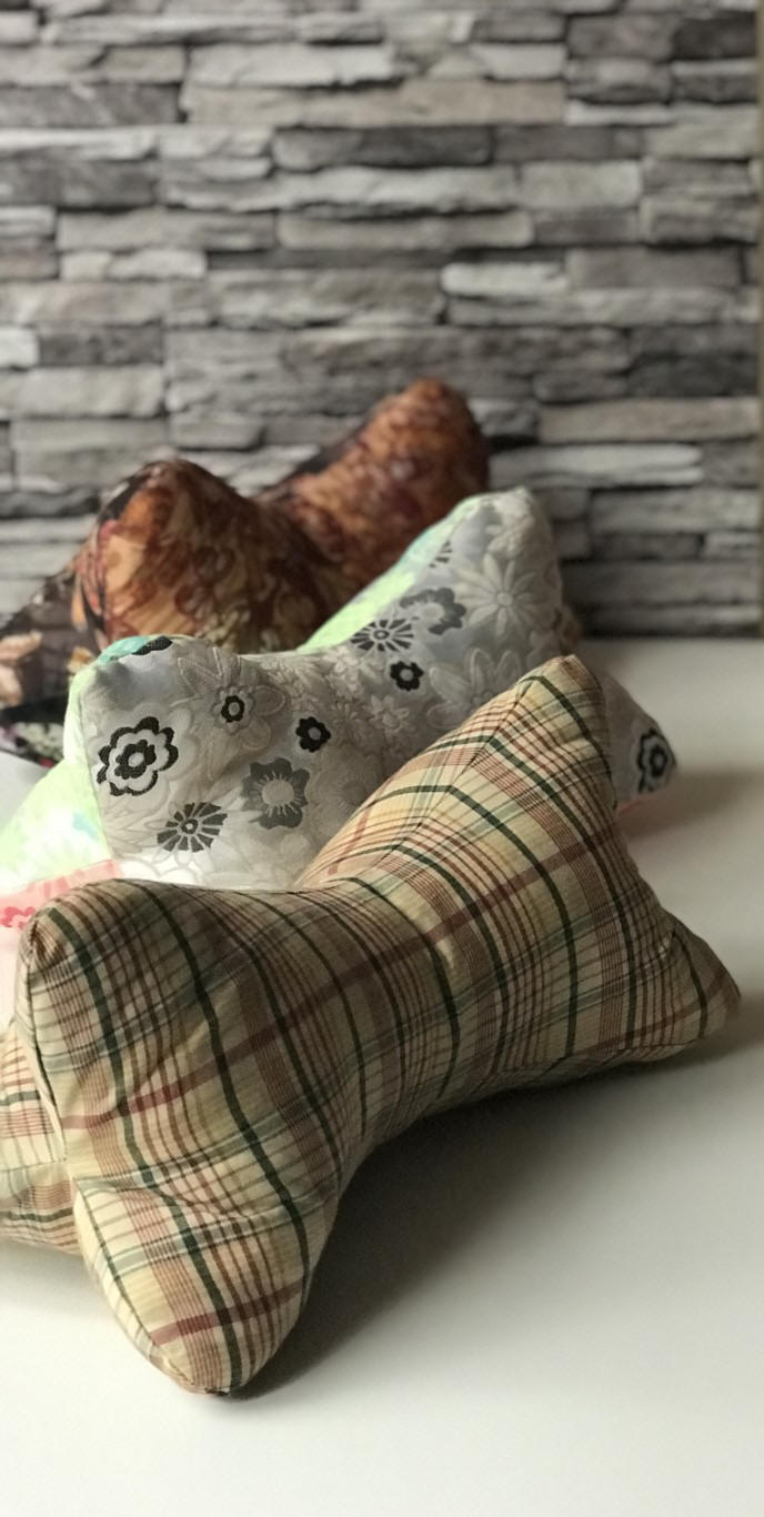 Selbstgenähte Leseknochen oder Kopfstützen