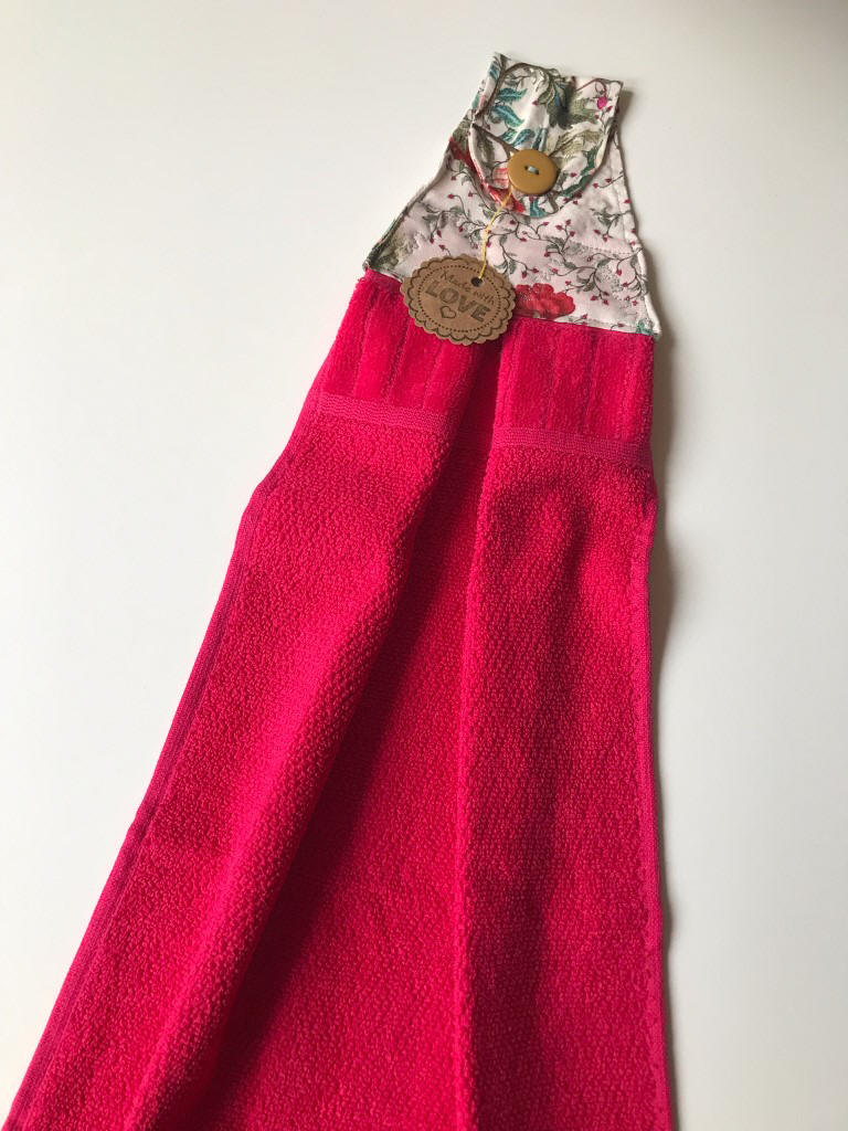 Selbstgenähte Geschirrtücher zum Befestigen am Schubladengriff