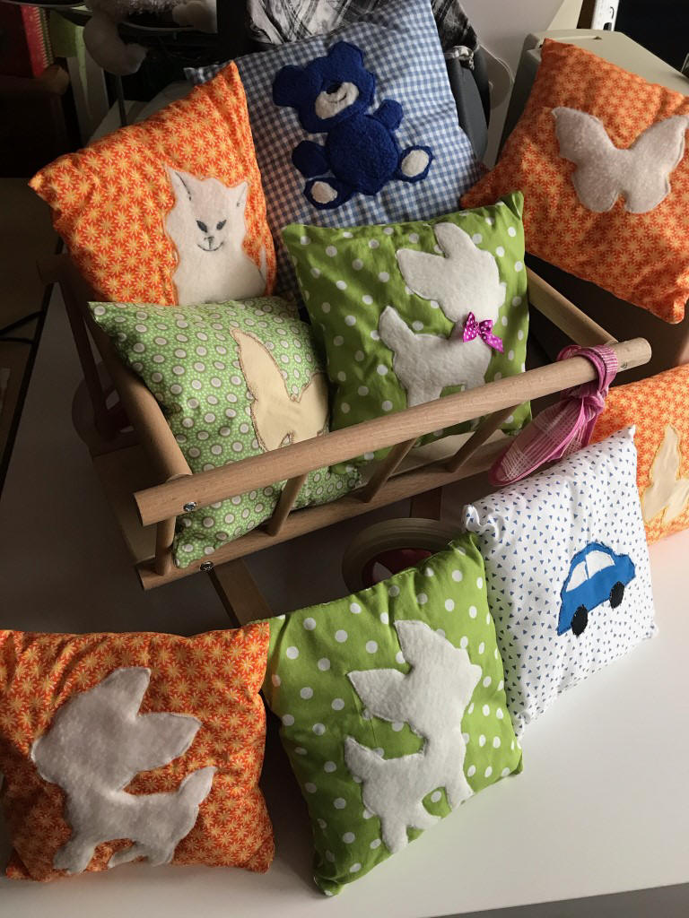 Selbstgenähte Kissen