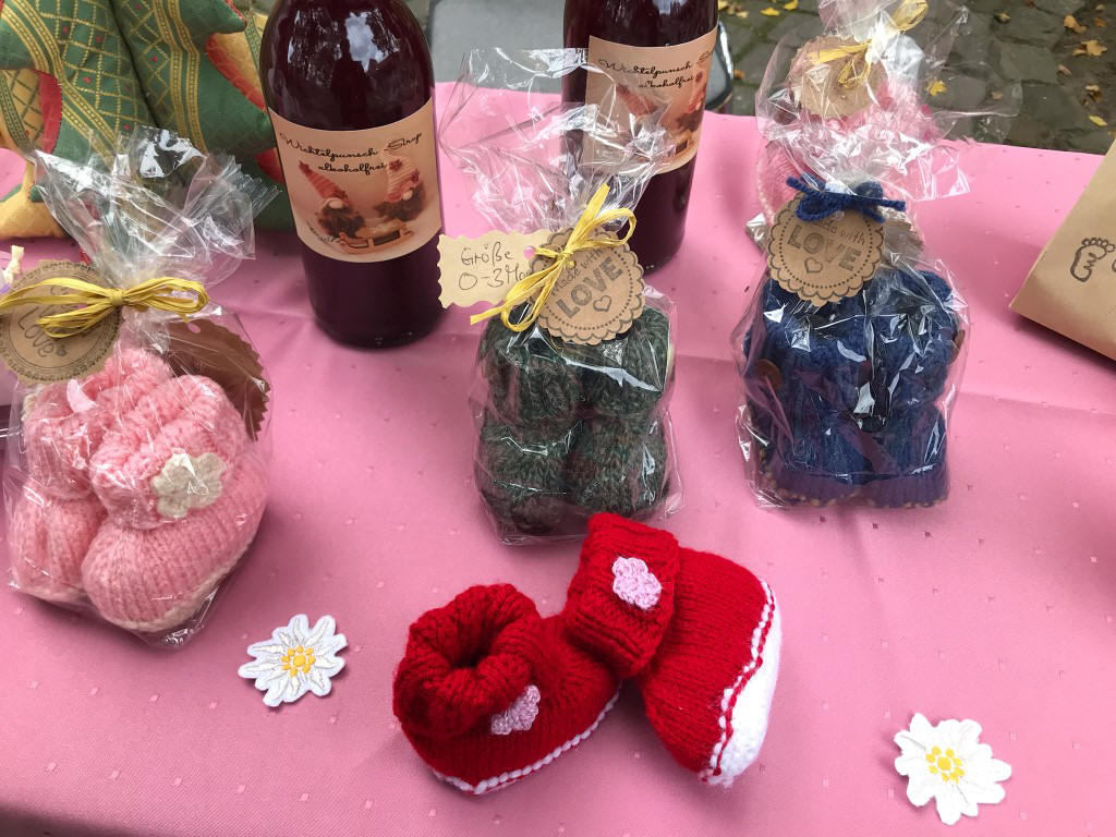 selbstgestrickte Babyschühchen - Auswahl