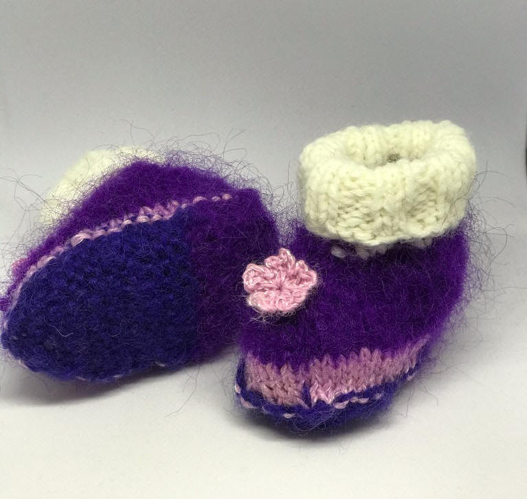 selbstgestrickte Babyschühchen