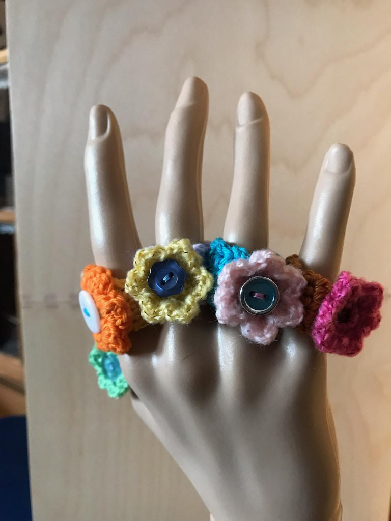 selbstgehäkelte Fingerringe